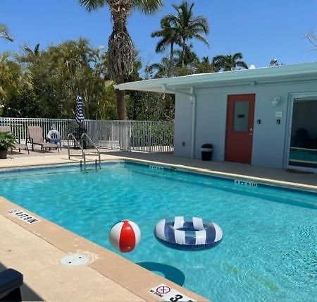 Sunshine Island Inn - Adults Only 새니벨 외부 사진