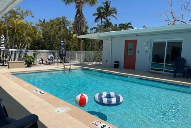 Sunshine Island Inn - Adults Only 새니벨 외부 사진