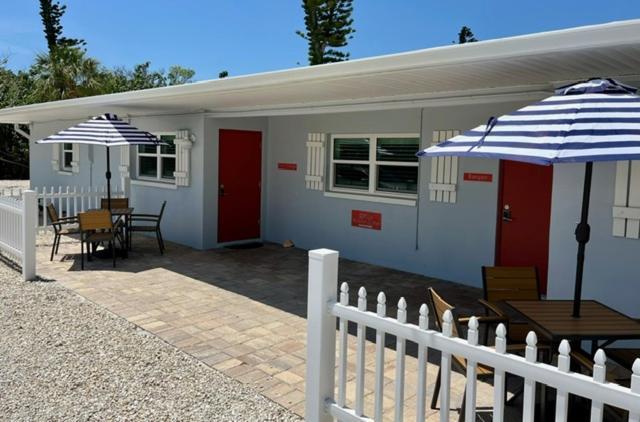 Sunshine Island Inn - Adults Only 새니벨 외부 사진